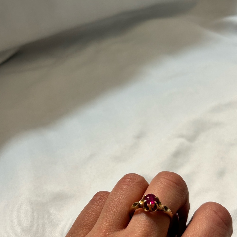 Elegant 10k rose Gold Ring with real Ruby